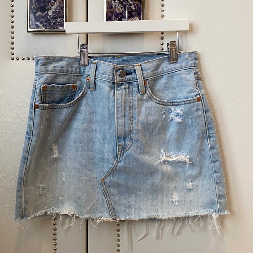 Light blue Levi’s denim mini skirt